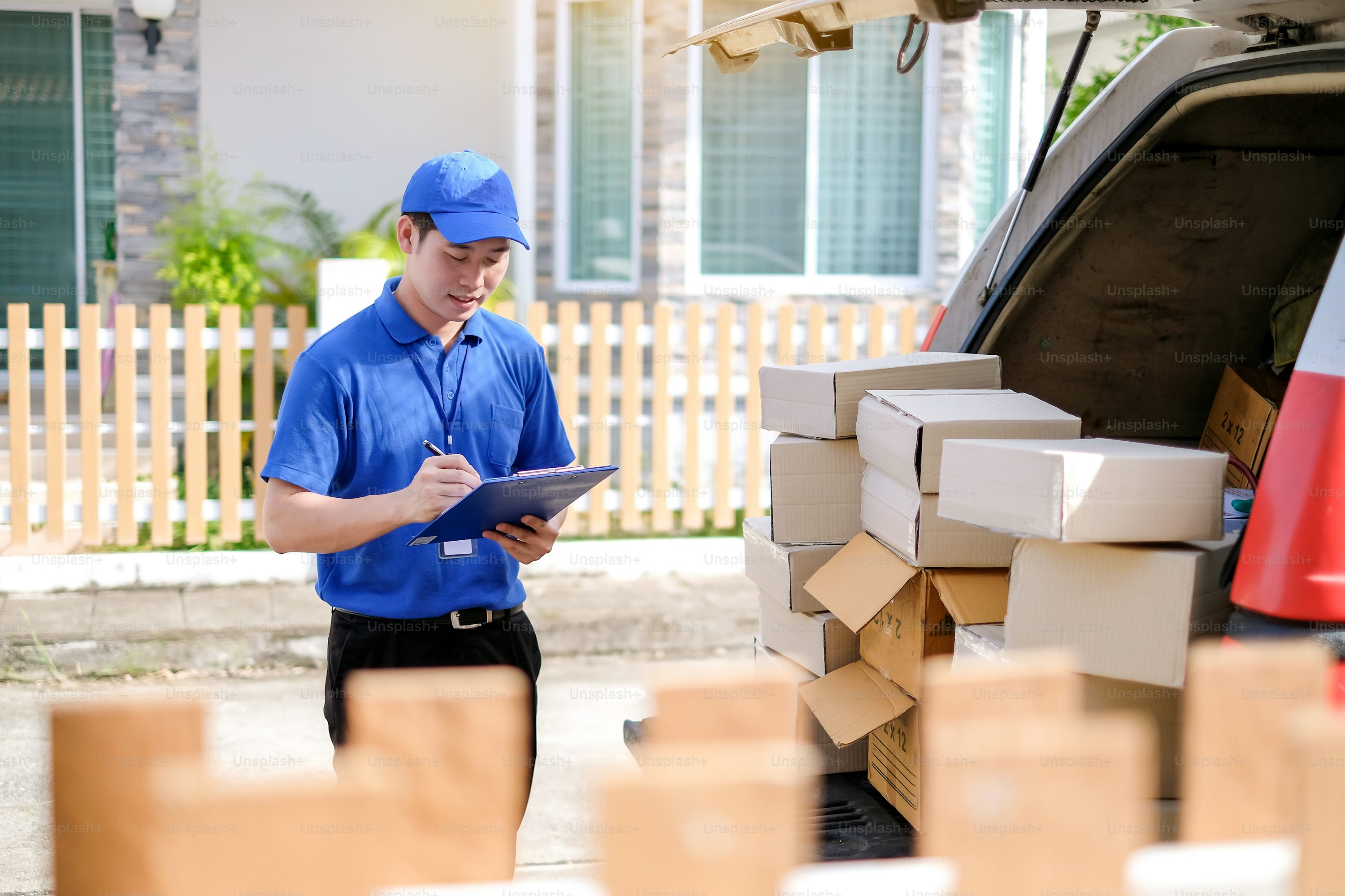 Navigating Global Trade: How International Shipping Works